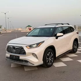 Toyota Highlander 2021