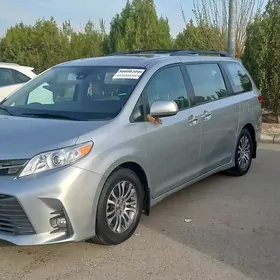 Toyota Sienna 2019