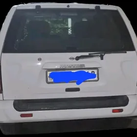 Nissan Pathfinder 2000