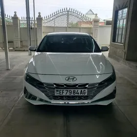 Hyundai Elantra 2022