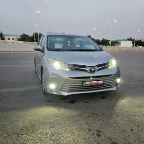 Toyota Sienna 2020
