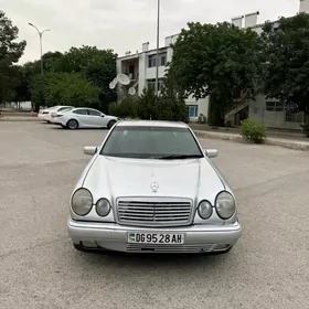 Mercedes-Benz E320 1996