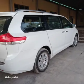 Toyota Sienna 2012