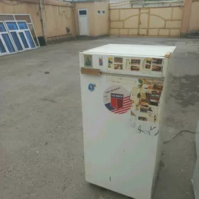 брюса.10