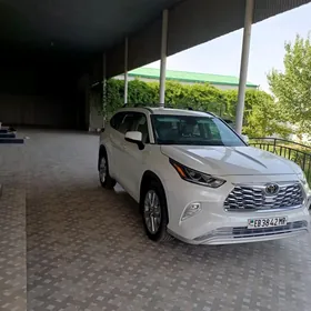 Toyota Highlander 2021