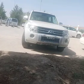 Mitsubishi Pajero 2010
