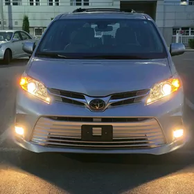 Toyota Sienna 2020