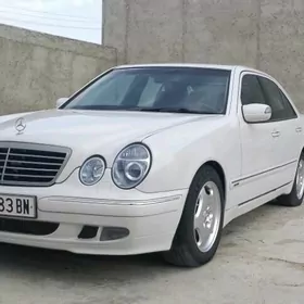 Mercedes-Benz E320 2001