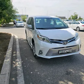 Toyota Sienna 2020