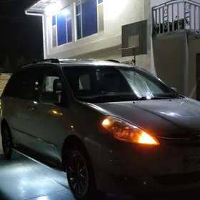 Toyota Sienna 2004