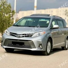 Toyota Sienna 2016