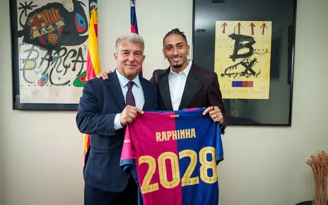 «Барселона» продлила контракт с Рафиньей до 2028 года