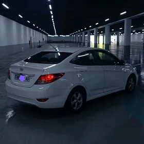 Hyundai Accent 2011