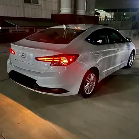 Hyundai Elantra 2020