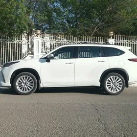 Toyota Highlander 2021