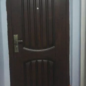 продаю дверь наружная