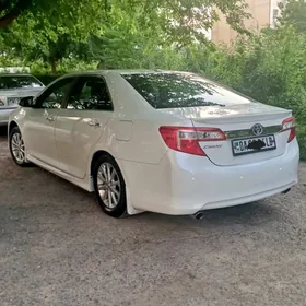 Toyota Camry 2014