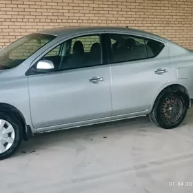 Nissan Versa 2012