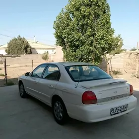 Hyundai Sonata 2001