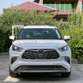 Toyota Highlander 2021