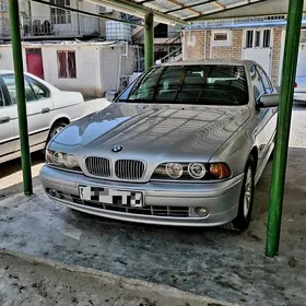 BMW E39 2000