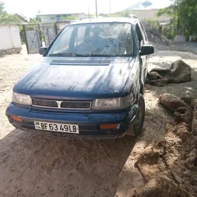 Mitsubishi Chariot 1994