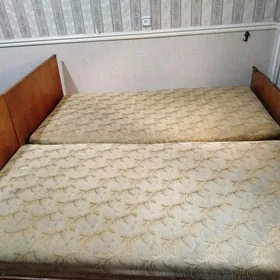 кровати