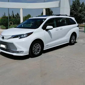 Toyota Sienna 2021