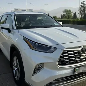Toyota Highlander 2021
