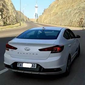 Hyundai Elantra 2019