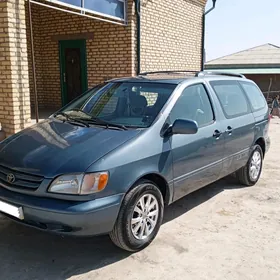 Toyota Sienna 2002
