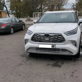 Toyota Highlander 2021