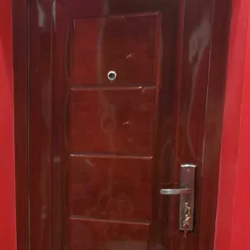gapy satylyar. входная дверь