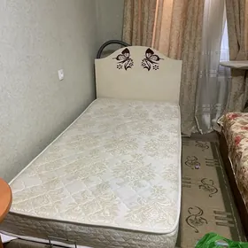 кровать