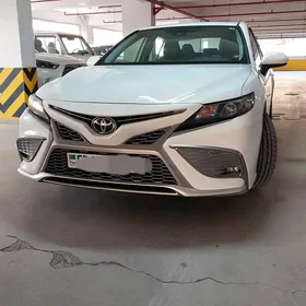 Toyota Camry 2021
