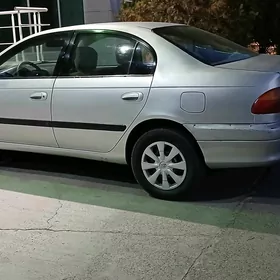 Toyota Avensis 1998