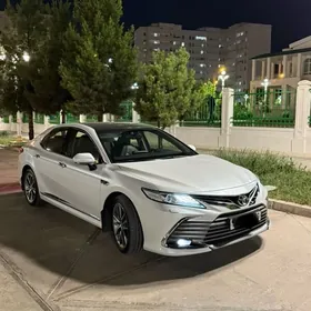 Toyota Camry 2021