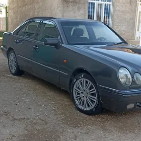 Mercedes-Benz E320 1996