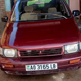 Mitsubishi Chariot 1994