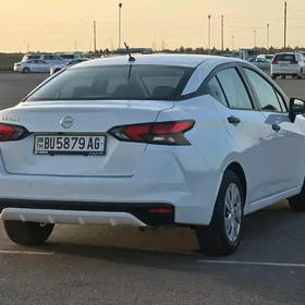 Nissan Versa 2021