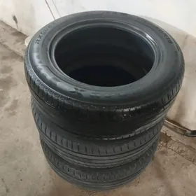 245 60 18