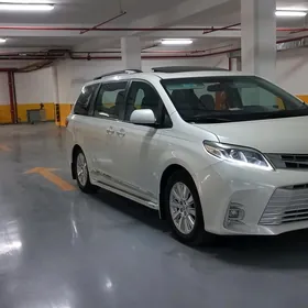 Toyota Sienna 2016