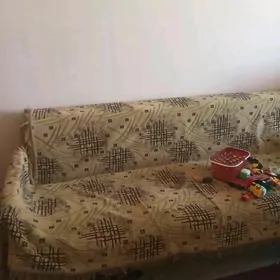 диван СССР 3 штуки есть .