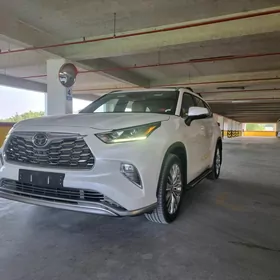 Toyota Highlander 2021