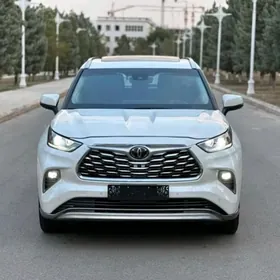 Toyota Highlander 2021