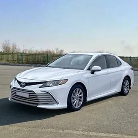 Toyota Camry 2021