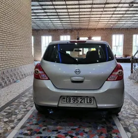 Nissan Versa 2011
