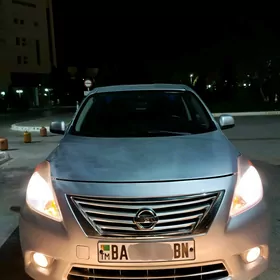 Nissan Versa 2012