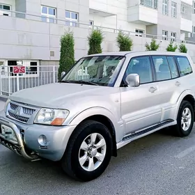 Mitsubishi Pajero 2004