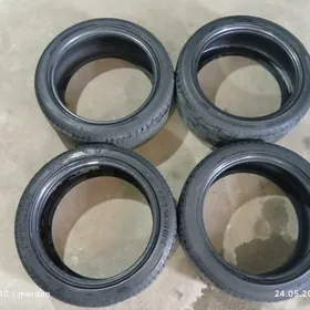 235/45R18